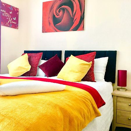 Studio Apartment, Private Bathroom And Parking Ілфорд Екстер'єр фото