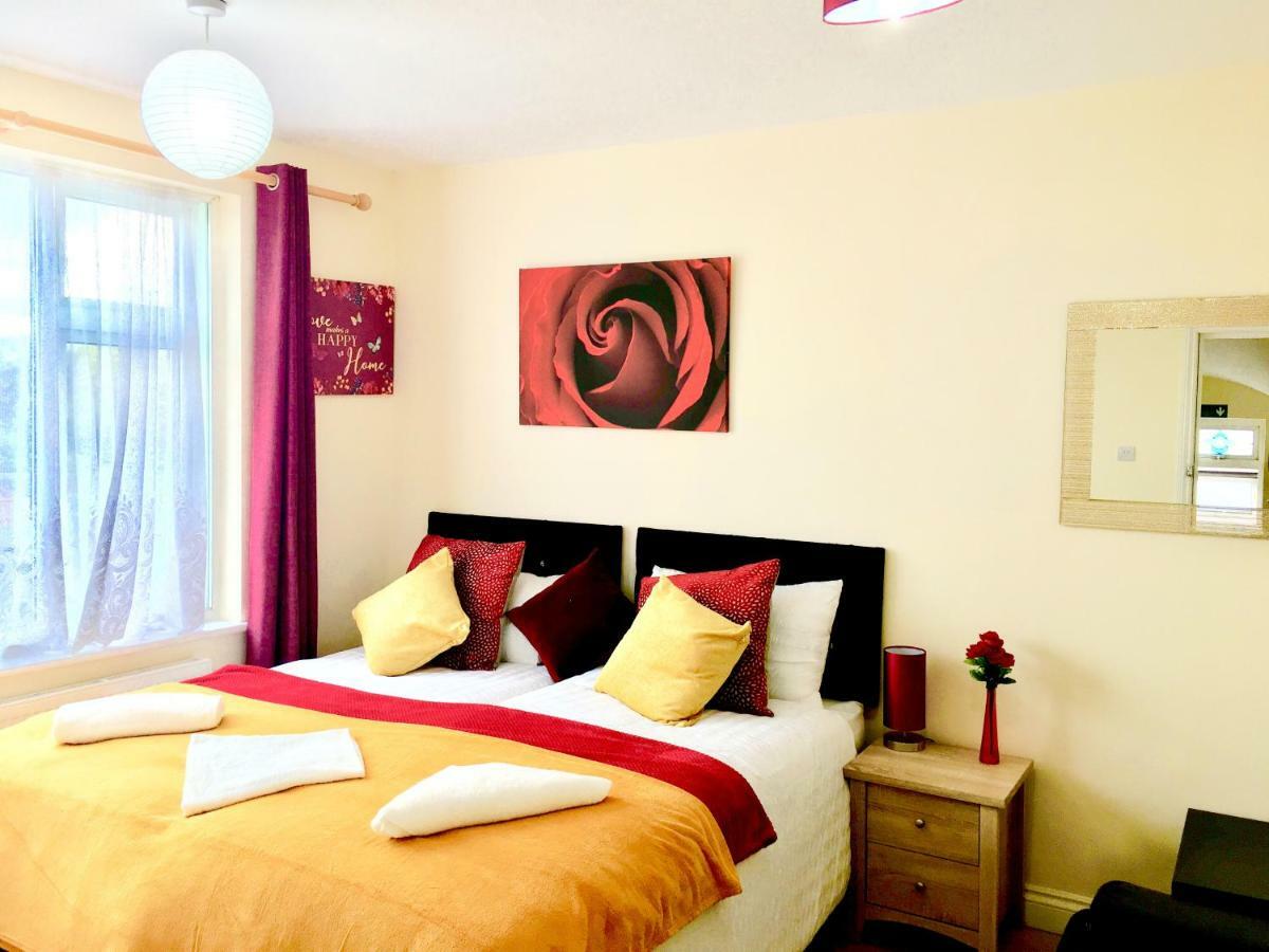 Studio Apartment, Private Bathroom And Parking Ілфорд Екстер'єр фото